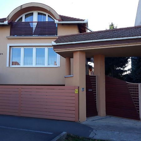 Kenezy Lux Apartman Vendeghaz Hajdúszoboszló Екстериор снимка