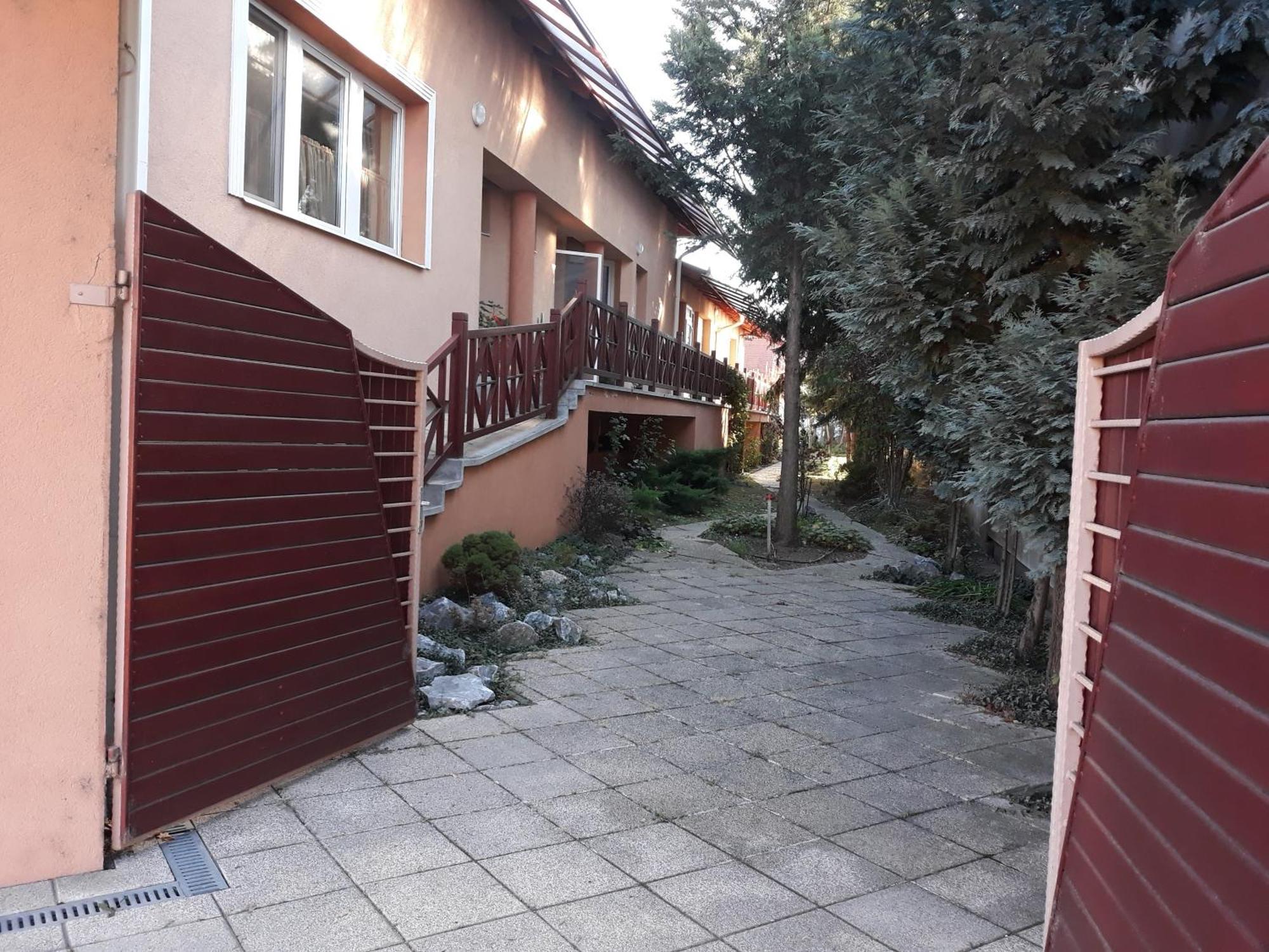 Kenezy Lux Apartman Vendeghaz Hajdúszoboszló Екстериор снимка